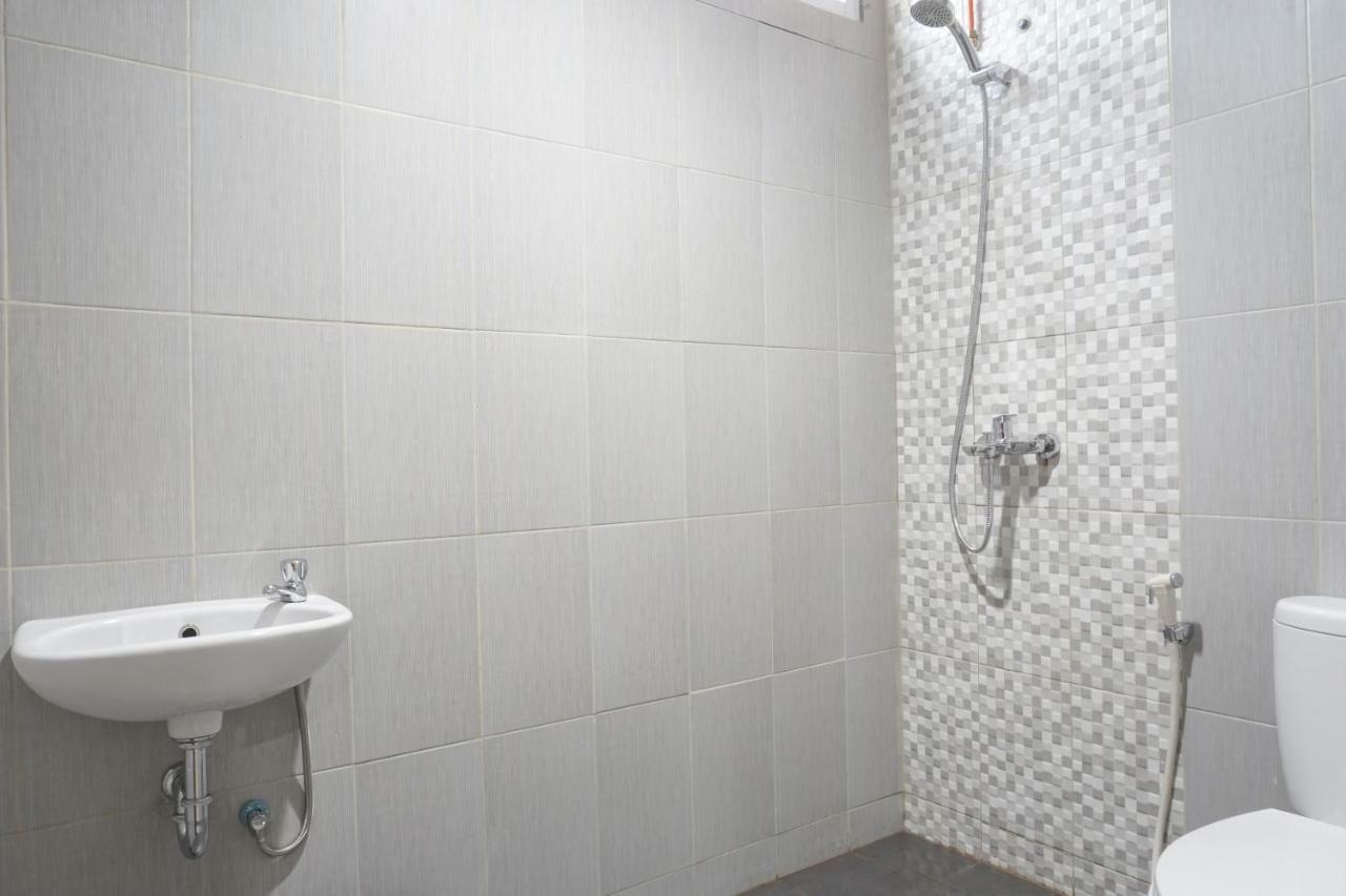 Residences By Reddoorz Near Mt Haryono - Minimum Stay 7 Days Jakarta Ngoại thất bức ảnh
