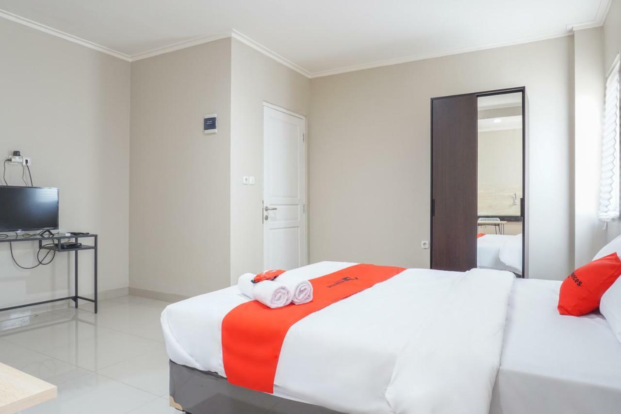 Residences By Reddoorz Near Mt Haryono - Minimum Stay 7 Days Jakarta Ngoại thất bức ảnh
